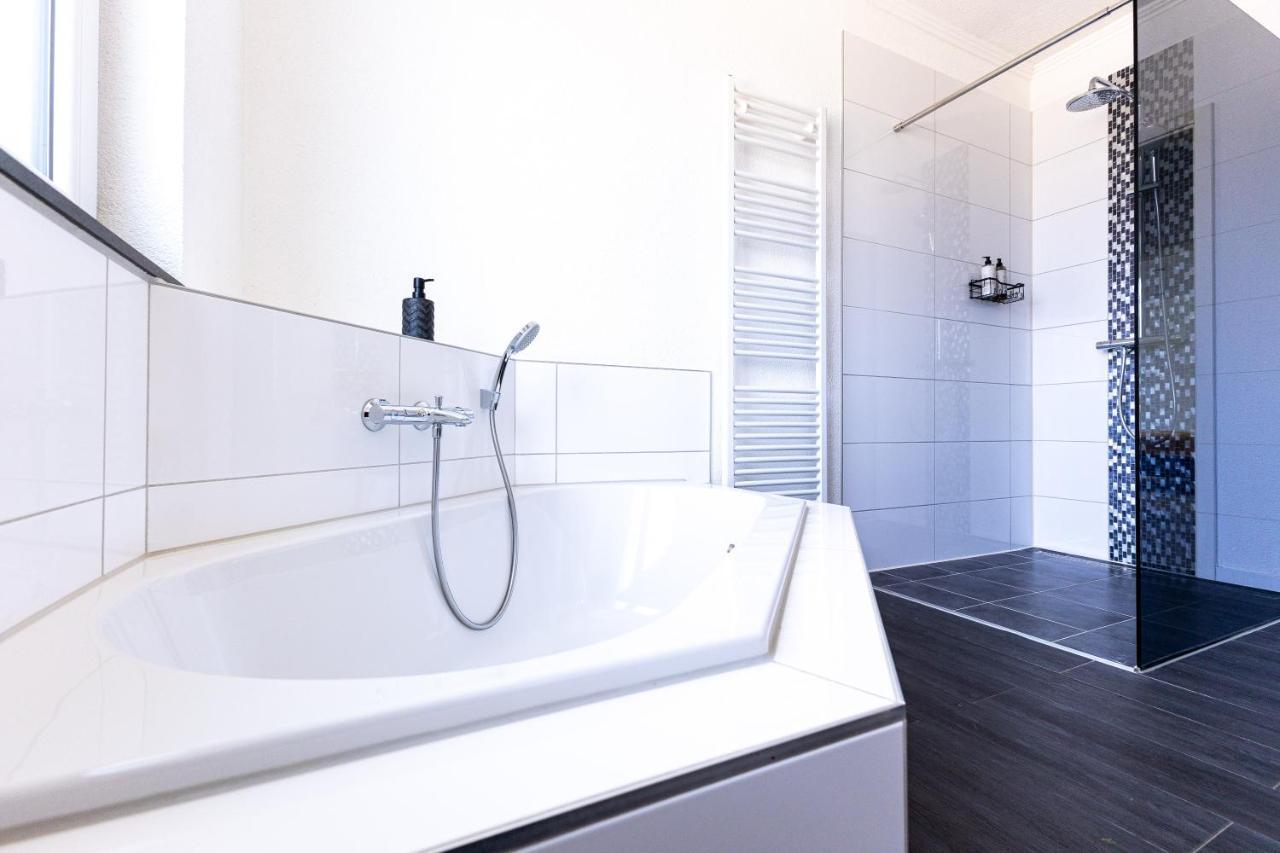 Design Apartment Zentral Fuer 6 In Andernach: Ausblick, Wifi, Kueche Exteriör bild